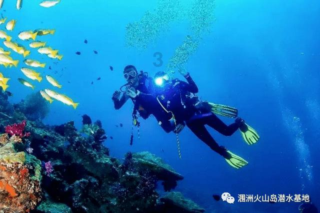 俄国防部:防空系统一天内击落28架乌军无人机和3枚多管火箭炮